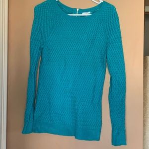 Crown & Ivy ize PP sweater. Turquoise. Long sleeved .